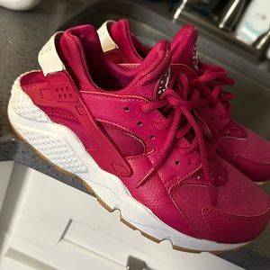Fuscia Nike Hurraches